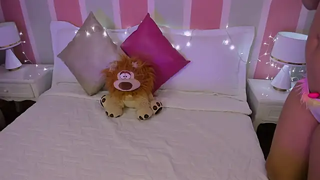 Snapshot of Shaleena_ chatting on 12-17-25, 08:15 Shaleena online show from 12-17-25, 08:15