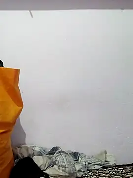 poojam93 online show from 10-28-25, 03:43