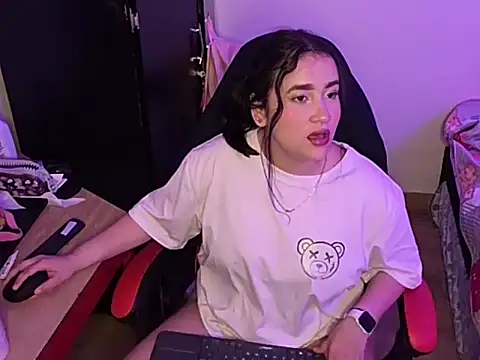 ChloeSnoww online show from 09-27-25, 03:22