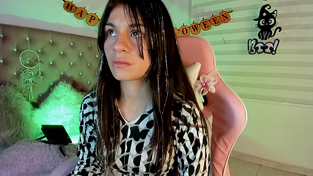 Snapshot of Jade_rey_ chatting on 10-11-25, 04:12 Jade rey online show from 10-11-25, 04:12