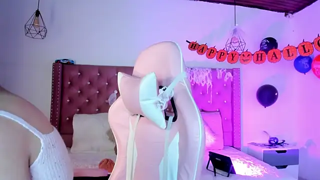 Snapshot of Jade_rey_ chatting on 10-31-25, 08:10 Jade rey online show from 10-31-25, 08:10