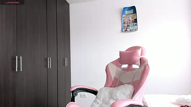 Snapshot of kendal_hot01 chatting on 02-07-26, 07:17 kendal hot01 online show from 02-07-26, 07:17