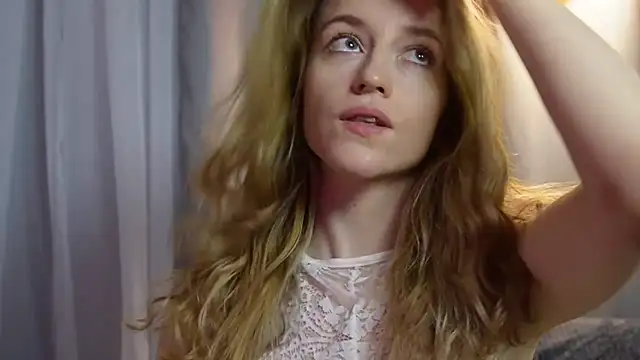 Snapshot of Summer_Red_Daze chatting on 11-25-25, 12:16 Summer Red Daze online show from 11-25-25, 12:16