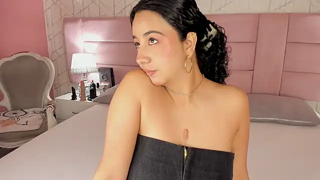 BellaSwwan online show from 11-29-25, 01:36