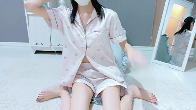 Mio-xoxo online show from 11-27-25, 09:44