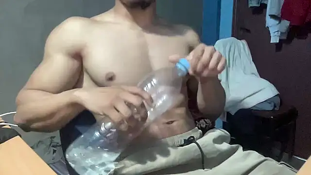 Snapshot of veilofstrength chatting on 10-21-25, 07:25 veilofstrength online show from 10-21-25, 07:25