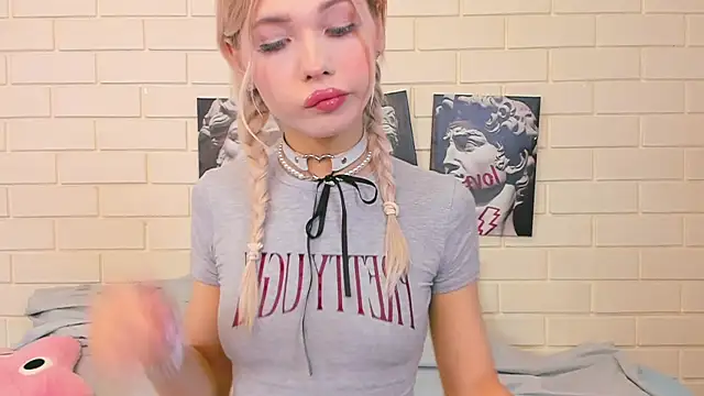 Blondy Fina online show from 10-19-25, 04:46