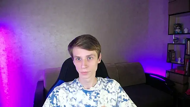 yes cute boy  online show from 10-16-25, 08:43