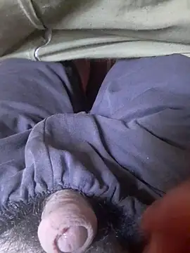 Snapshot of Brongiep chatting on 09-13-25, 05:18 Brongiep online show from 09-13-25, 05:18