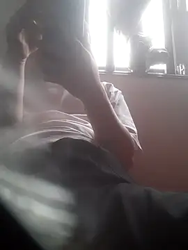 Snapshot of Brongiep chatting on 09-25-25, 01:20 Brongiep online show from 09-25-25, 01:20