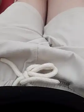 Snapshot of Brongiep chatting on 11-17-25, 09:37 Brongiep online show from 11-17-25, 09:37