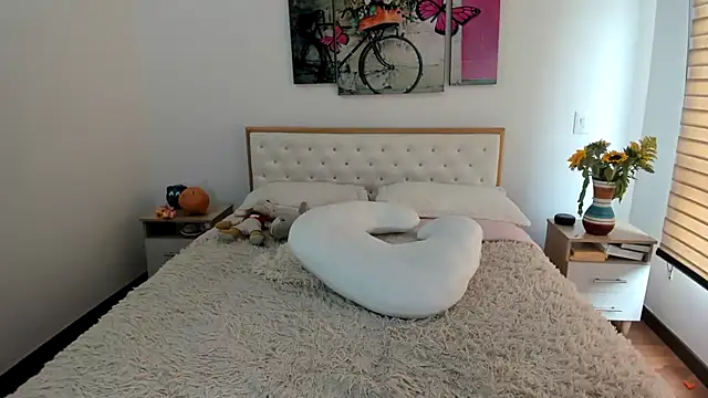 Snapshot of Tania_xw chatting on 10-27-25, 02:43 Tania xw online show from 10-27-25, 02:43