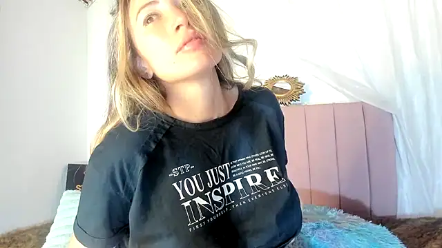 Snapshot of Tania_xw chatting on 11-11-25, 01:05 Tania xw online show from 11-11-25, 01:05