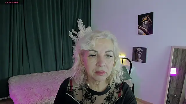 LiliaMoons online show from 11-27-25, 12:40