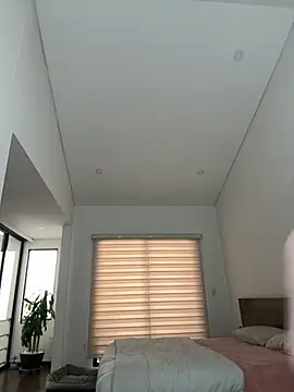 zoecams1 online show from 09-16-25, 11:06