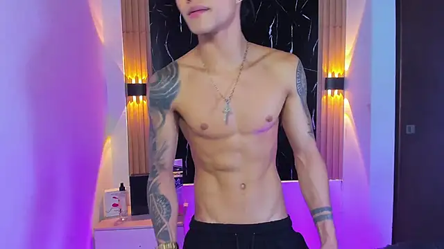 Wyatt Rose online show from 11-05-25, 03:50