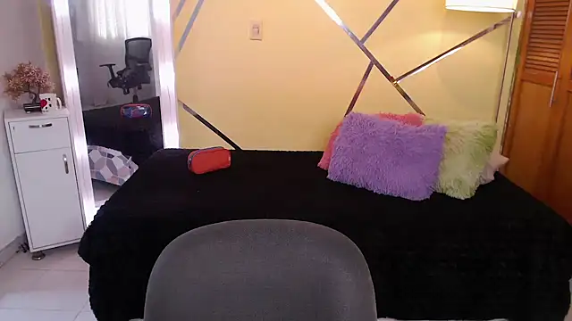 Snapshot of shirleyrojas chatting on 11-05-25, 07:36 shirleyrojas online show from 11-05-25, 07:36