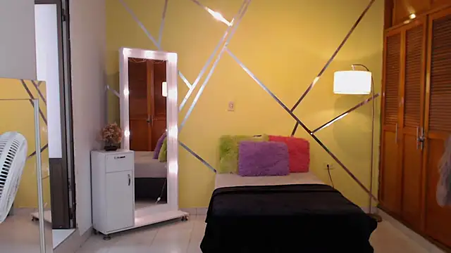 Snapshot of shirleyrojas chatting on 11-20-25, 07:46 shirleyrojas online show from 11-20-25, 07:46