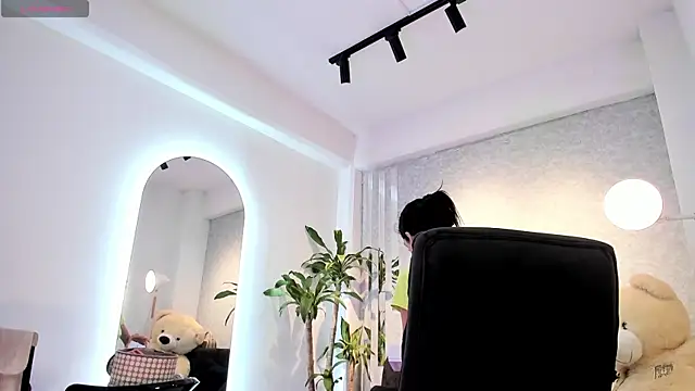 Snapshot of lily_cash1 chatting on 02-13-26, 01:51 lily cash1 online show from 02-13-26, 01:51