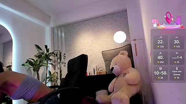 Snapshot of lily_cash1 chatting on 02-16-26, 12:56 lily cash1 online show from 02-16-26, 12:56