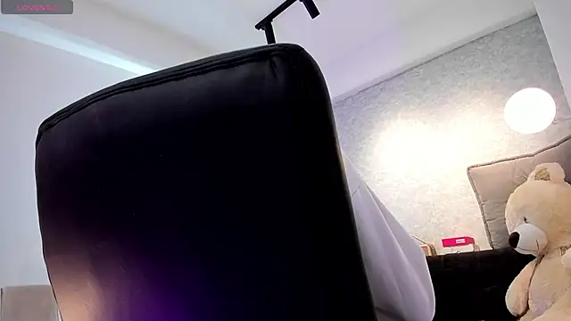 Snapshot of lily_cash1 chatting on 02-17-26, 12:45 lily cash1 online show from 02-17-26, 12:45