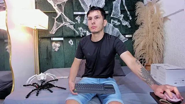 Snapshot of Charlotte_Brian chatting on 10-15-25, 12:00 Charlotte Brian online show from 10-15-25, 12:00