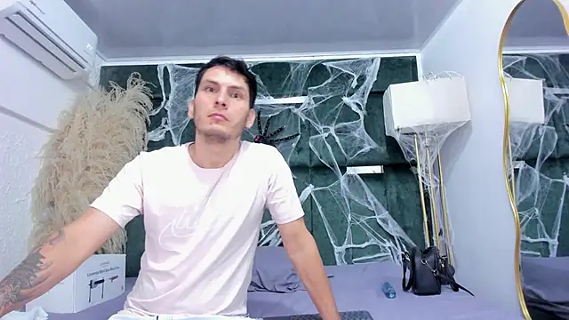 Snapshot of Charlotte_Brian chatting on 10-31-25, 12:33 Charlotte Brian online show from 10-31-25, 12:33