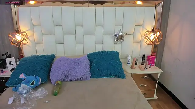 Foxxy Doll online show from 04-10-26, 02:55