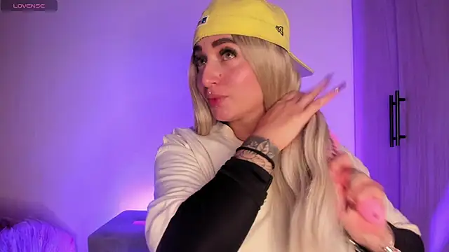 scarlett Collinss online show from 11-05-25, 05:29