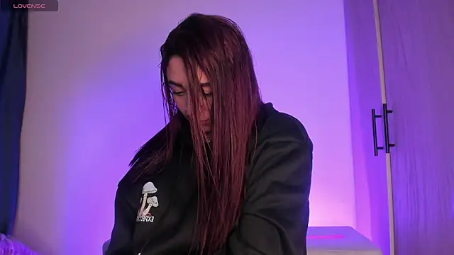 scarlett Collinss online show from 12-23-25, 05:16