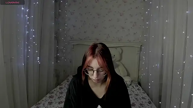 Leia Moreno online show from 10-09-25, 03:54