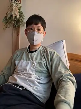 Snapshot of tom19899q chatting on 11-15-25, 09:43 tom19899q online show from 11-15-25, 09:43