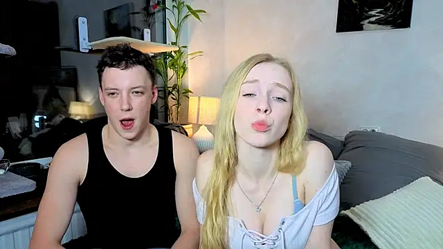 Snapshot of Emily0303 chatting on 10-18-25, 03:09 Emily0303 online show from 10-18-25, 03:09