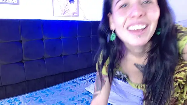 Snapshot of Aprhil_Blaze chatting on 11-27-25, 02:41 Aprhil Blaze online show from 11-27-25, 02:41