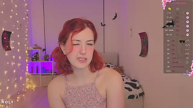 Snapshot of bananasgirl chatting on 11-12-25, 05:30 bananasgirl online show from 11-12-25, 05:30