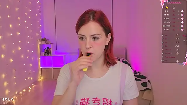 Snapshot of bananasgirl chatting on 11-15-25, 05:20 bananasgirl online show from 11-15-25, 05:20