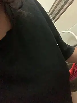 misharani00 online show from 10-24-25, 01:46