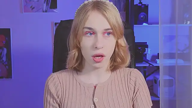 Snapshot of BarbieRichy chatting on 10-10-25, 05:17 BarbieRichy online show from 10-10-25, 05:17