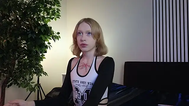 Snapshot of BarbieRichy chatting on 10-17-25, 05:32 BarbieRichy online show from 10-17-25, 05:32