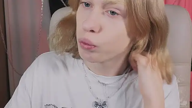 Snapshot of BarbieRichy chatting on 10-30-25, 05:53 BarbieRichy online show from 10-30-25, 05:53