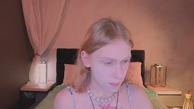 Snapshot of BarbieRichy chatting on 11-13-25, 12:37 BarbieRichy online show from 11-13-25, 12:37