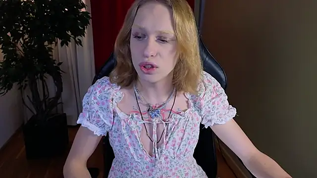 Snapshot of BarbieRichy chatting on 11-21-25, 10:25 BarbieRichy online show from 11-21-25, 10:25