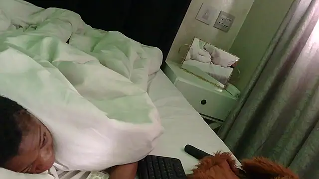 Snapshot of Ivysol chatting on 11-20-25, 05:29 Ivysol online show from 11-20-25, 05:29