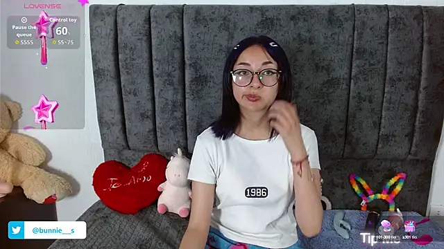 Littlee Bunny  online show from 09-30-25, 10:31