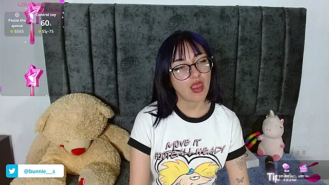 Littlee Bunny  online show from 10-02-25, 10:33