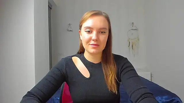 EmmaNorman online show from 10-26-25, 03:18