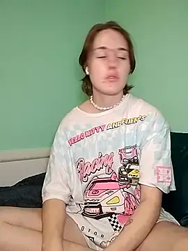 Snapshot of angelbliss10100 chatting on 10-06-25, 10:29 angelbliss10100 online show from 10-06-25, 10:29