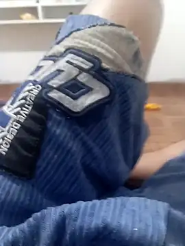 Snapshot of safadinhoo007 chatting on 11-17-25, 11:05 safadinhoo007 online show from 11-17-25, 11:05