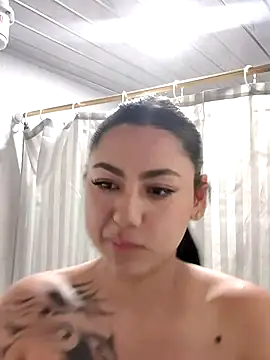 Snapshot of Megara_25 chatting on 10-25-25, 01:13 Megara 25 online show from 10-25-25, 01:13