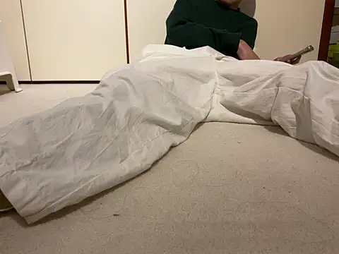 Snapshot of lucasdick18 chatting on 10-28-25, 04:42 lucasdick18 online show from 10-28-25, 04:42